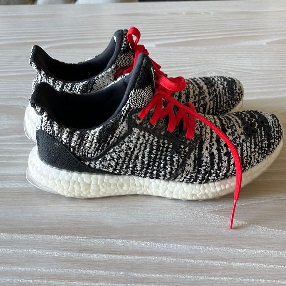ADIDAS X MISSONI UltraBoost Clima Sneaker
Men Size 5 - Picture 7 of 16